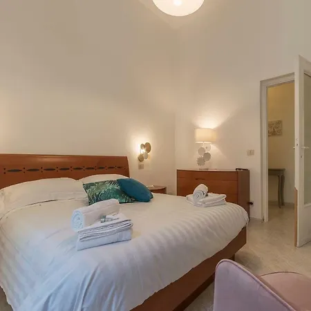 Apartment Colosseum New 2br Rom