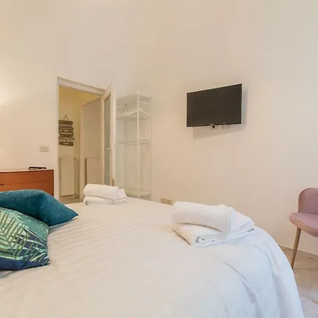 Colosseum New 2br Rom