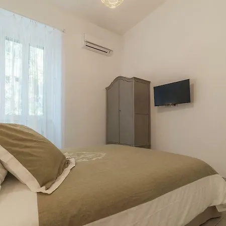 Colosseum New 2br Apartment Rom